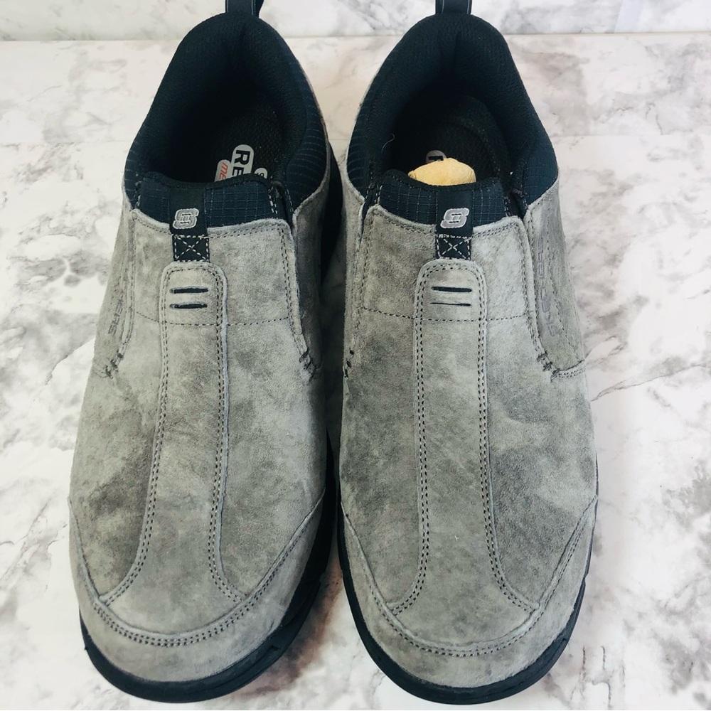 SKECHERS RELAXED FIT MEMORY FOAM SIZE 10 COLOR BLACK/GREY .LEATHER UPPER BALANCE